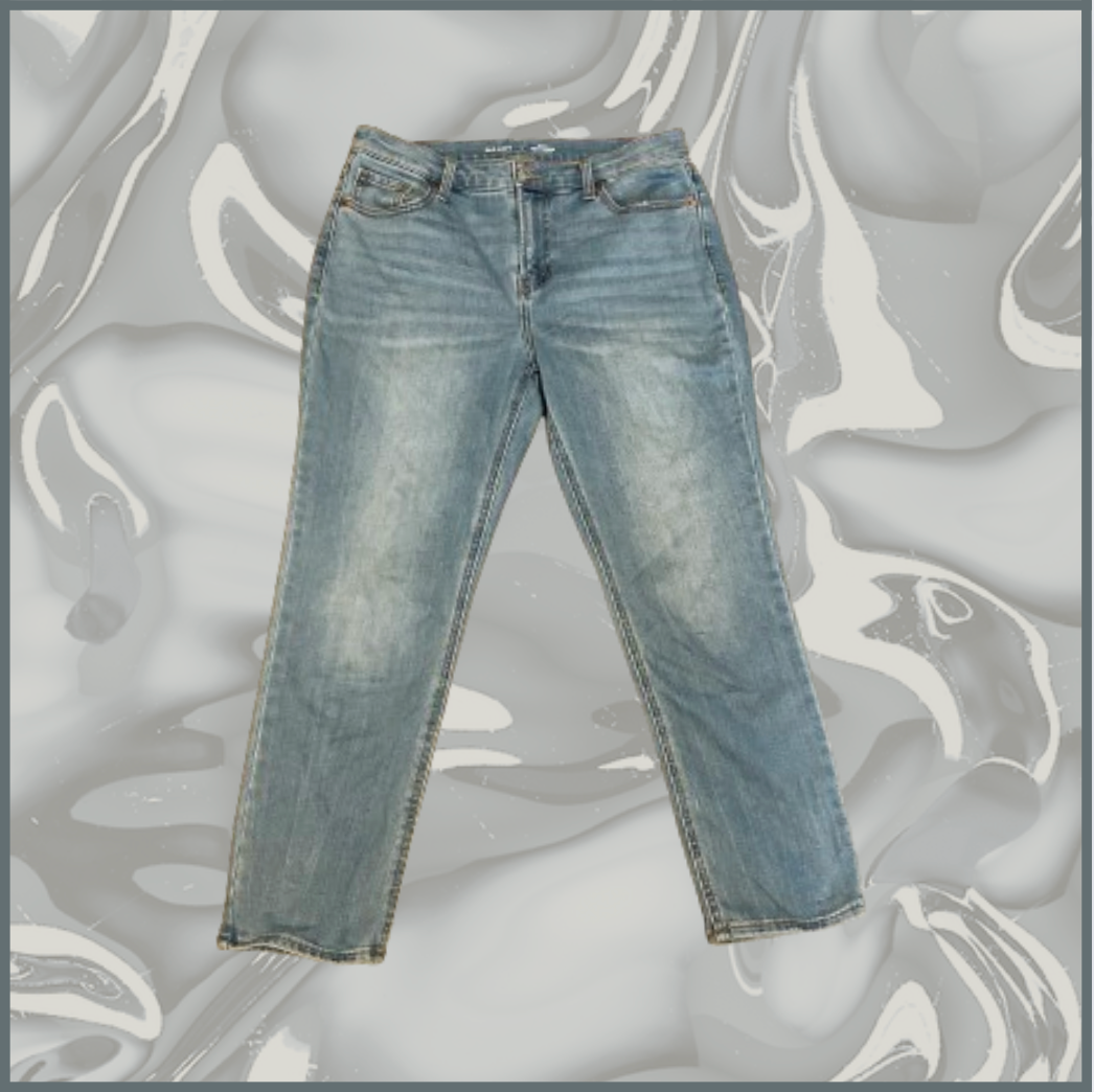 mid-rise built-in warm light wash boyfriend jeans