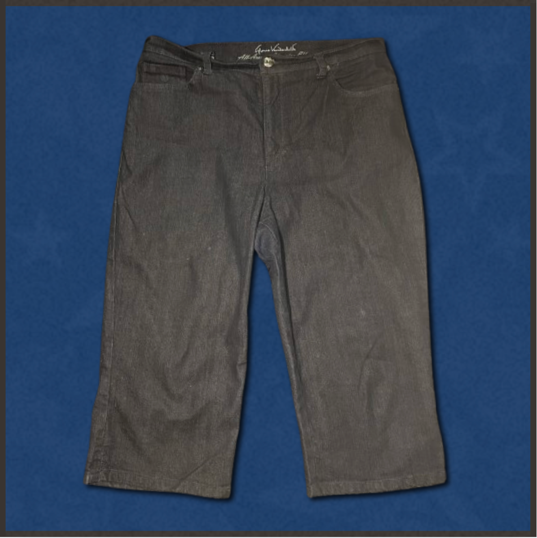 dark-wash capri jeans with blue/gem back pocket design