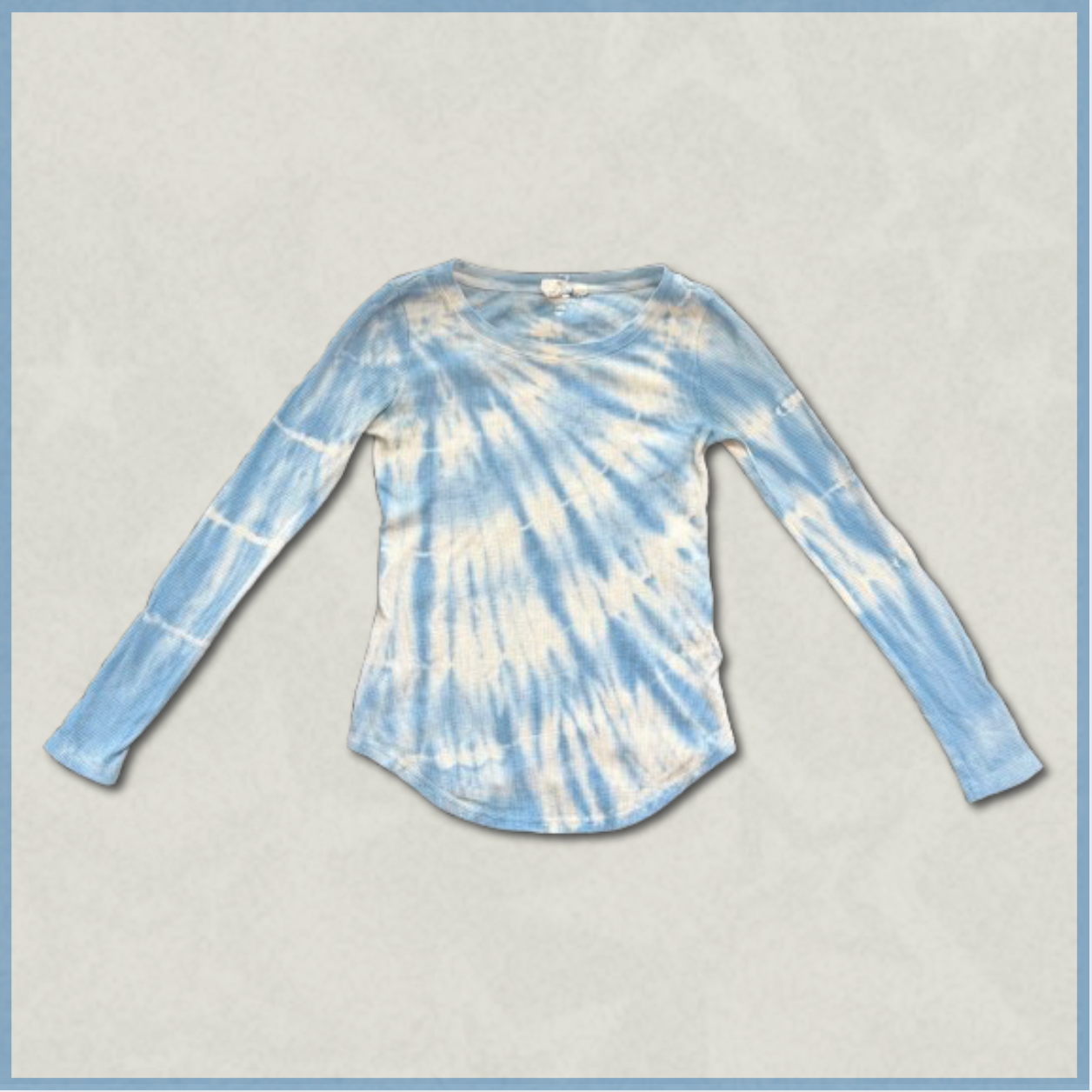 blue + off-white tie-dyed top
