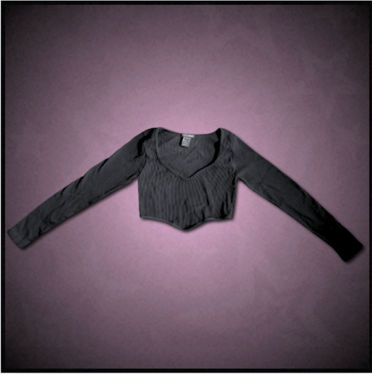black long-sleeve cropped top