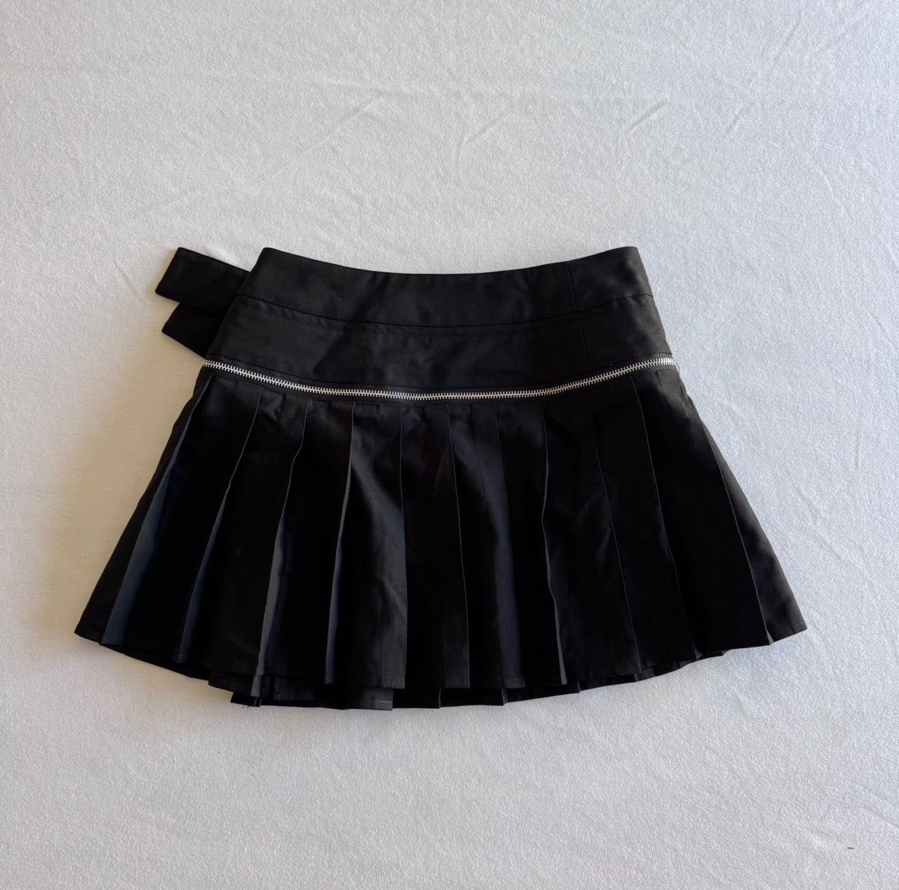 Black Buckle Zipper Mini Pleated Skirt