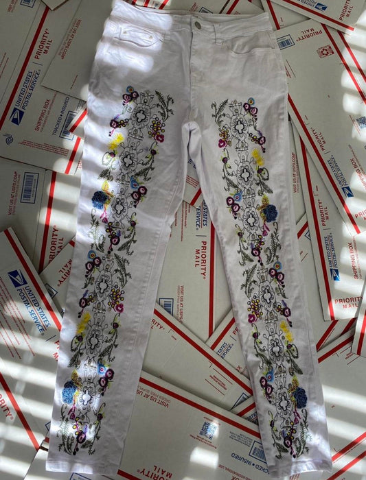 Repaired/Embroidered White Floral Skinny Stretchy Jeans