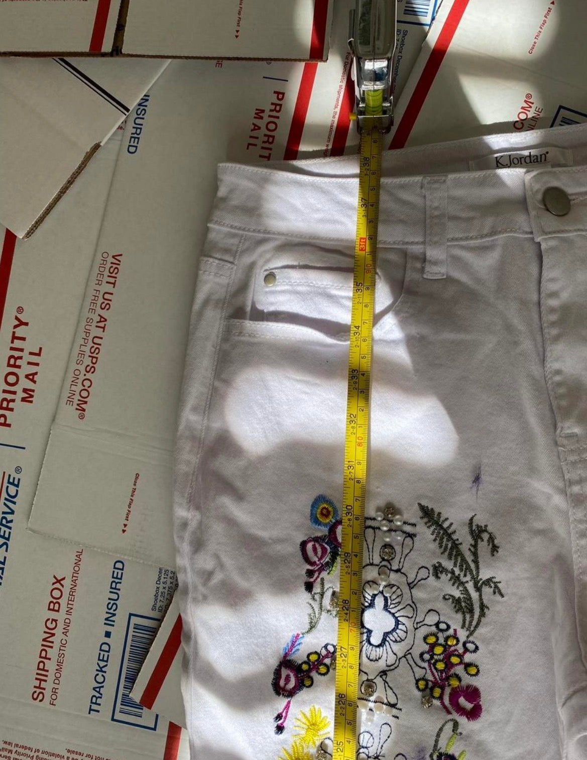 Repaired/Embroidered White Floral Skinny Stretchy Jeans