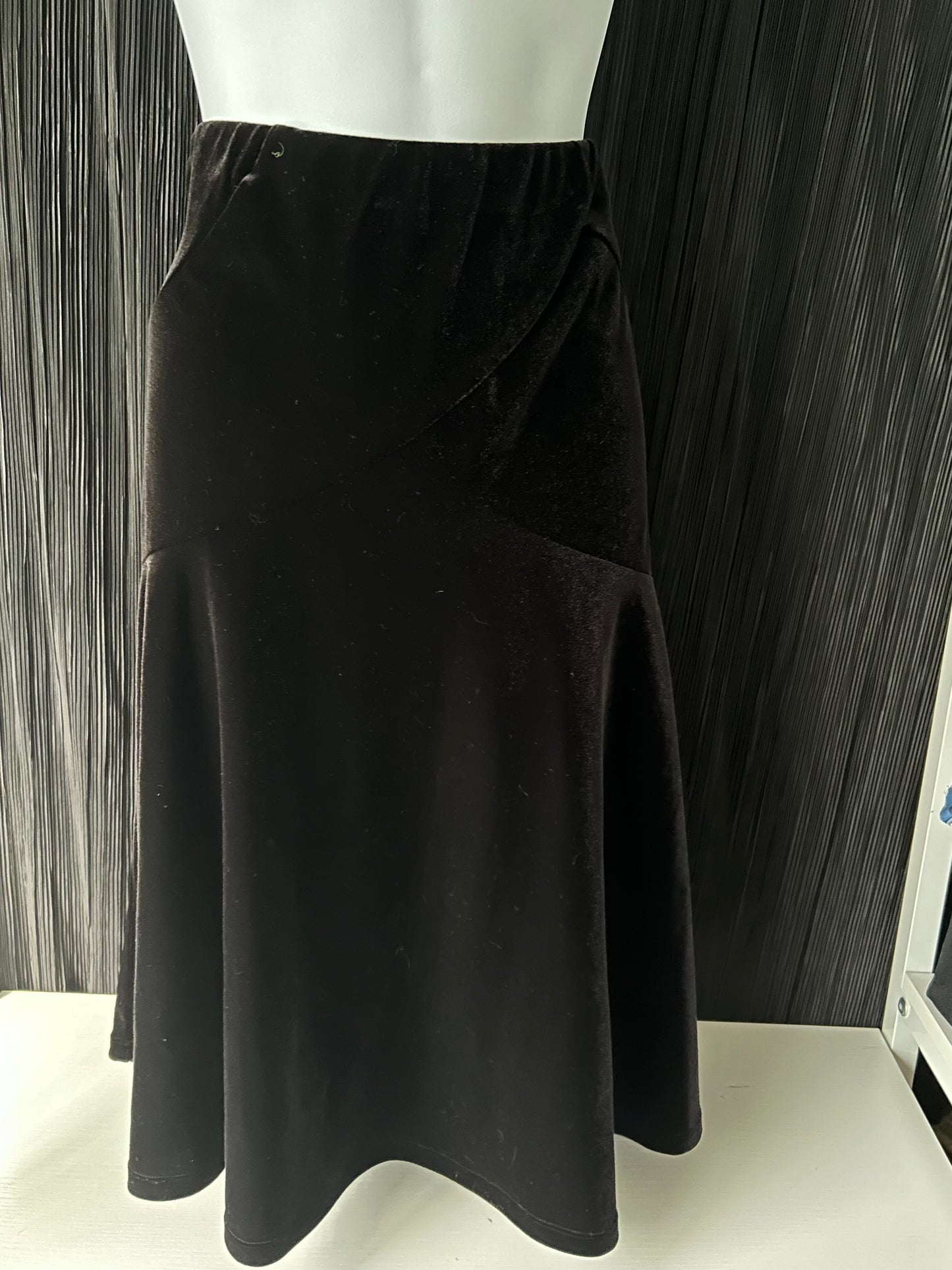 Black Velvet Symmetric Gothic 1990s / Y2K Midi Skirt - Size M