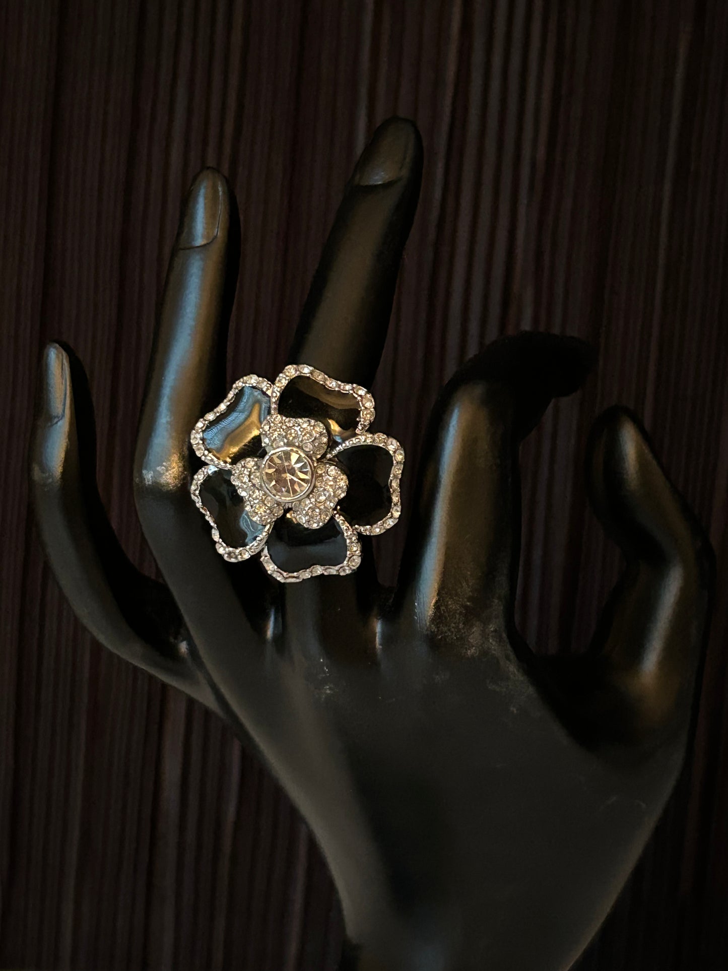 Black 2000s Lia Sophia Flower Ring- Size 7
