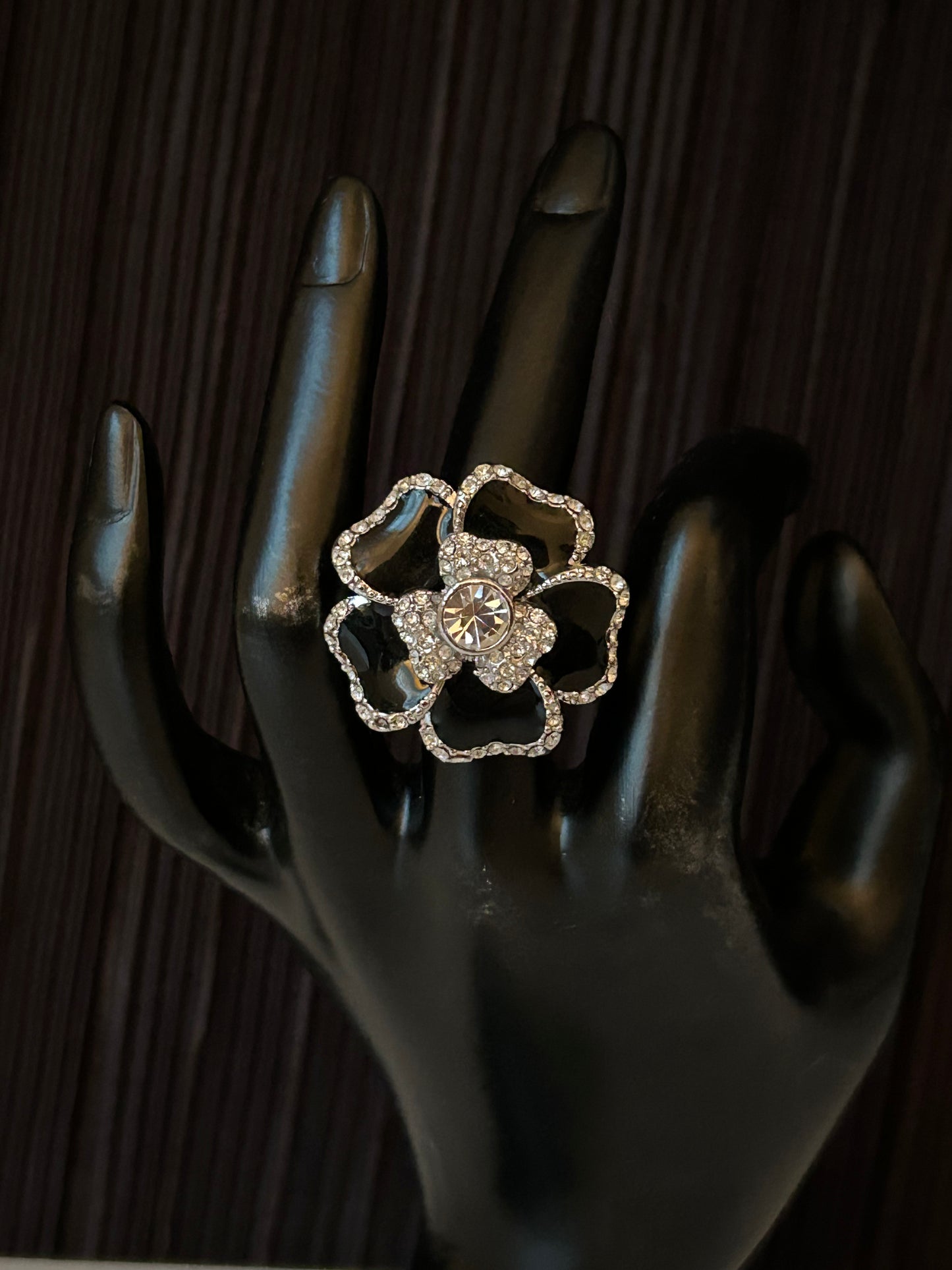 Black 2000s Lia Sophia Flower Ring- Size 7