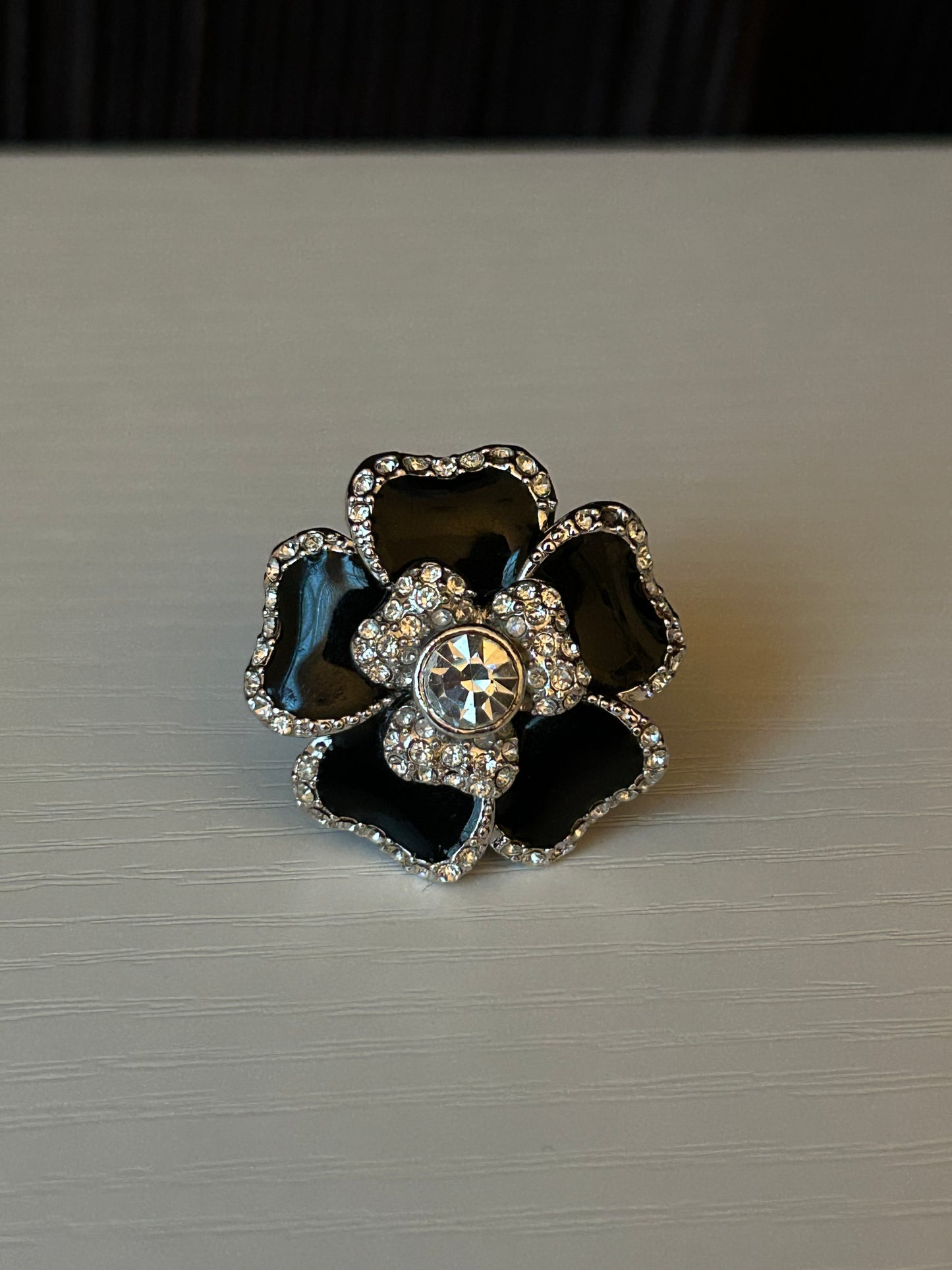 Black 2000s Lia Sophia Flower Ring- Size 7