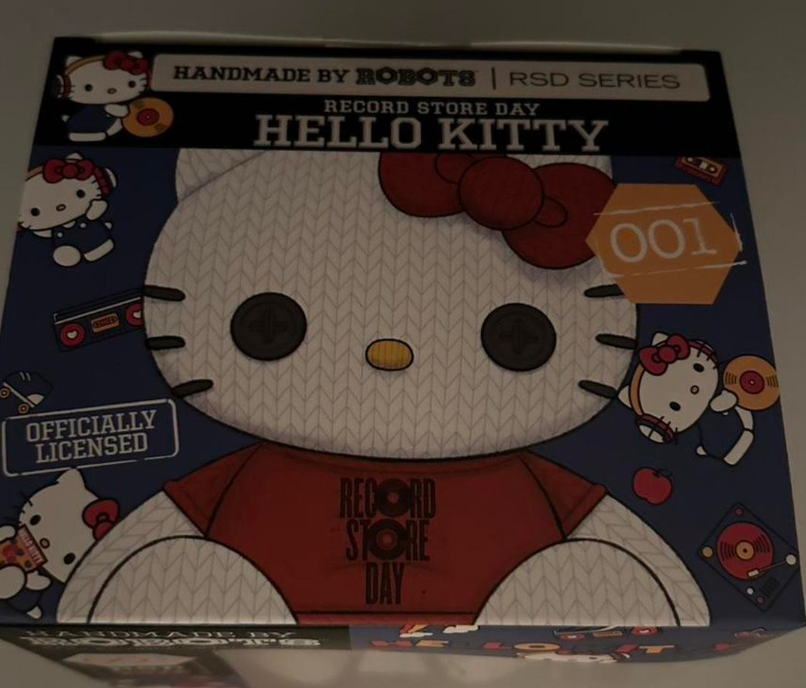 NIB Sanrio Hello Kitty Collectible Figure